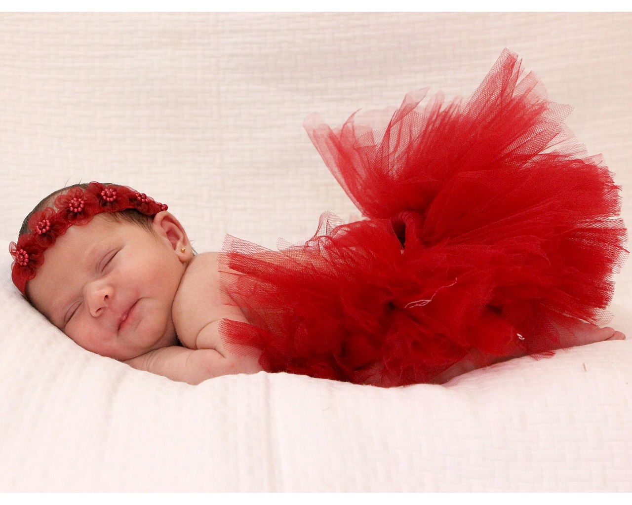 揭秘,为何五月的宝宝不能看电视?原因解析。